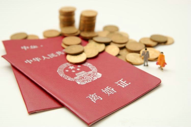 2025家暴离婚后可以让对方赔偿吗?